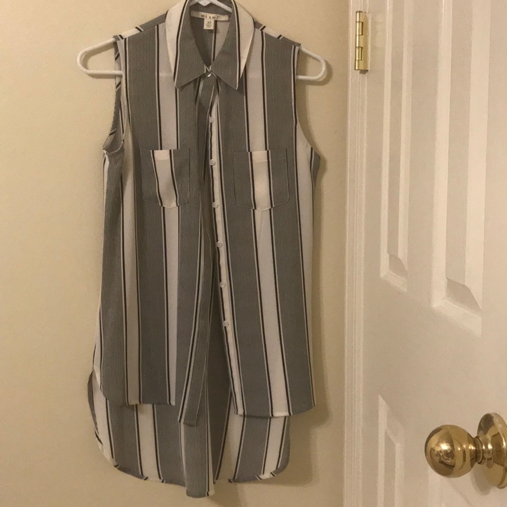 Striped sleeveless button down